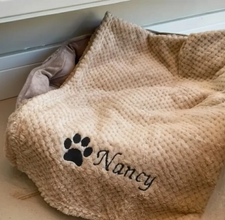 Deka s vlaytním textem